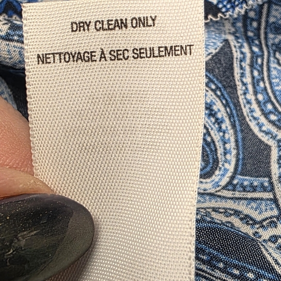 Juicy Couture Blue Paisley Sleeveless Blouse Tie Neck High Low Hem Size Large - Picture 6 of 8